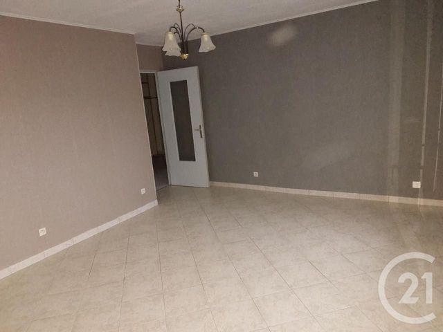 Appartement à vendre - 3 pièces - 67.8 m2 - ST MEMMIE - 51 - CHAMPAGNE-ARDENNE - Century 21 Les Remparts